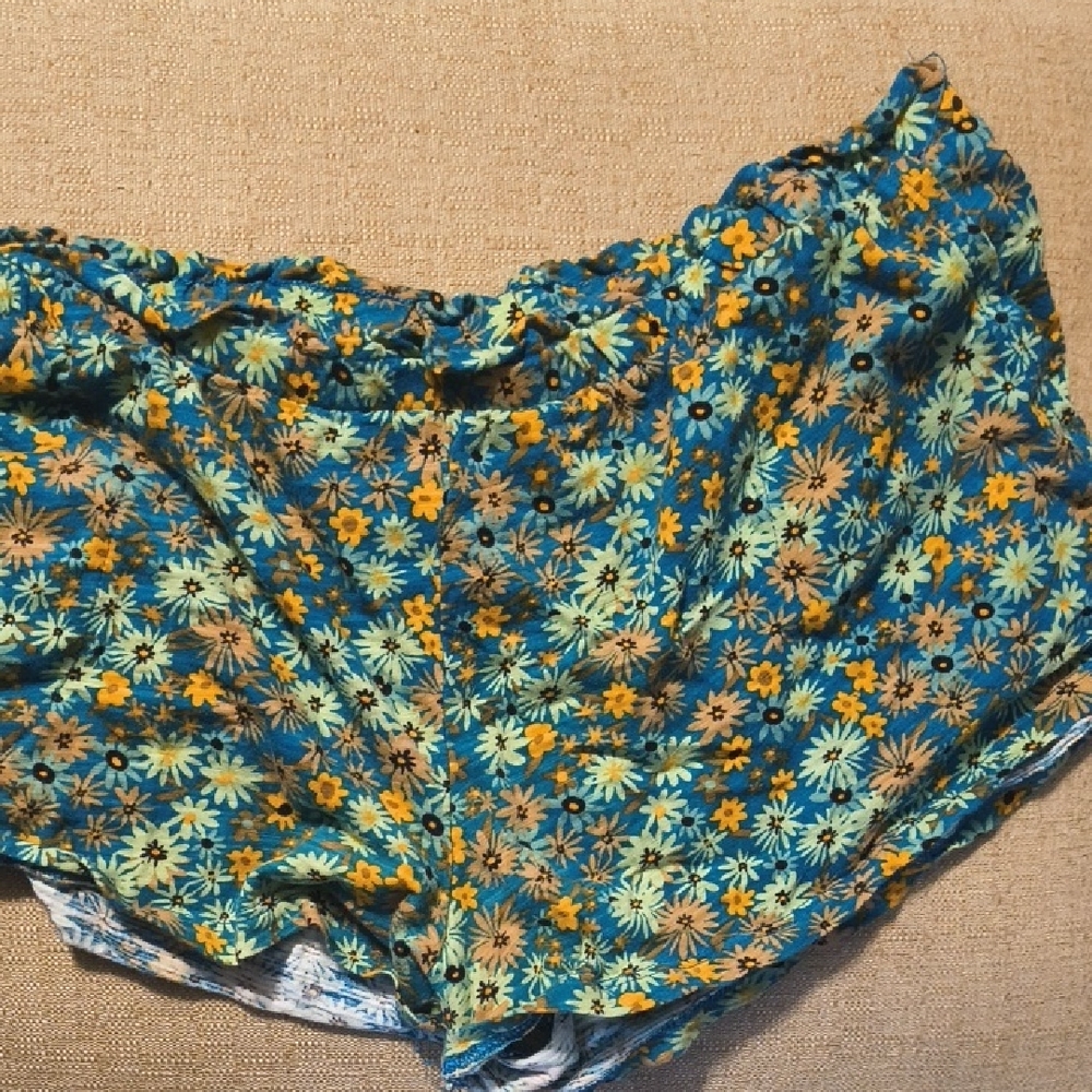 Secret Treasures Blue and Yellow Floral Shorts